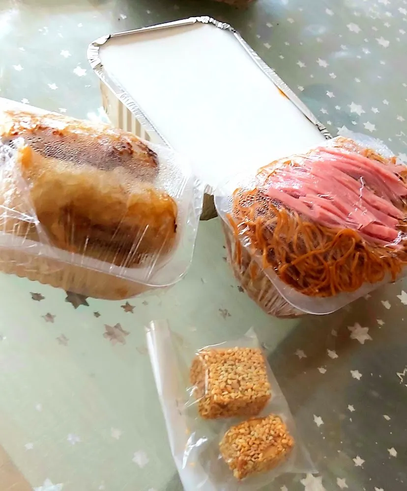 Nems Au Porcs Et Riz Avec Boeuf Sauce Piquante